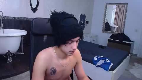 Snapshot of griffindane chatting on March 1, 6:37 am GriffinDane online show from March 1, 6:37 am