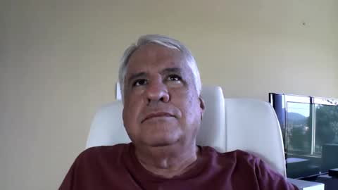 Snapshot of grisa01 chatting on April 28, 12:32 pm grisa01 online show from April 28, 12:32 pm