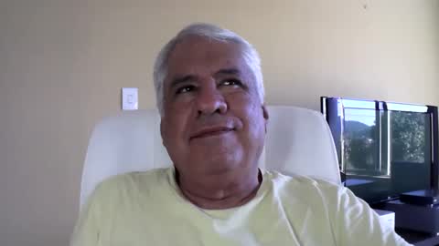Snapshot of grisa01 chatting on May 2, 12:32 pm grisa01 online show from May 2, 12:32 pm