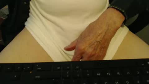 Snapshot of griz01 chatting on December 26, 6:22 pm griz01 online show from December 26, 6:22 pm