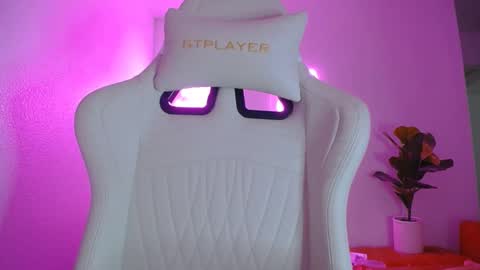 daphne online show from February 10, 6:42 am