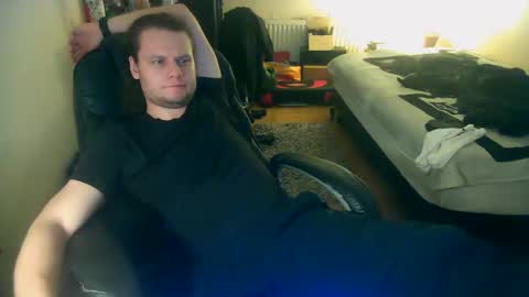 Snapshot of gsjw chatting on December 18, 8:37 pm Gizzy online show from December 18, 8:37 pm