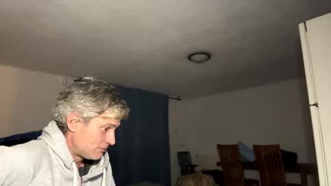 Snapshot of guardiannif_ chatting on February 5, 8:57 pm guardiannif_ online show from February 5, 8:57 pm