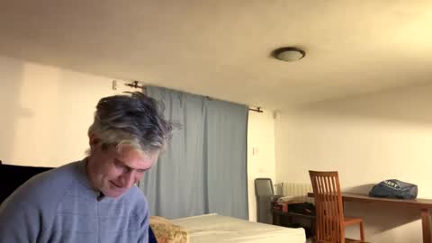 Snapshot of guardiannif_ chatting on February 7, 1:04 am guardiannif_ online show from February 7, 1:04 am