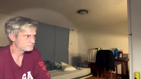 Snapshot of guardiannif_ chatting on February 16, 5:37 pm guardiannif_ online show from February 16, 5:37 pm