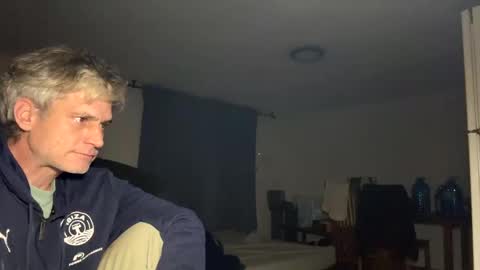 Snapshot of guardiannif_ chatting on February 20, 4:07 am guardiannif_ online show from February 20, 4:07 am