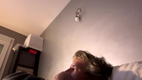 Snapshot of guardiannif_ chatting on February 22, 2:39 am guardiannif_ online show from February 22, 2:39 am