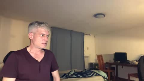 Snapshot of guardiannif_ chatting on February 25, 9:13 pm guardiannif_ online show from February 25, 9:13 pm