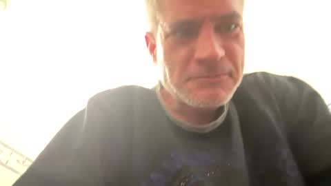 Snapshot of guardiannif_ chatting on March 2, 3:27 pm guardiannif_ online show from March 2, 3:27 pm