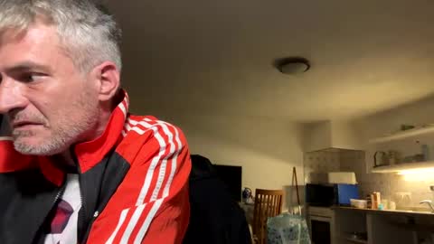 Snapshot of guardiannif_ chatting on March 5, 6:45 pm guardiannif_ online show from March 5, 6:45 pm