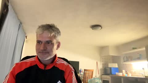 Snapshot of guardiannif_ chatting on March 5, 9:48 pm guardiannif_ online show from March 5, 9:48 pm