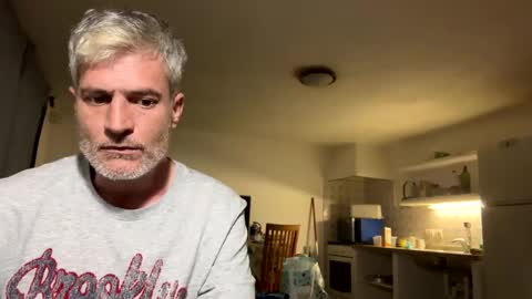 Snapshot of guardiannif_ chatting on March 6, 7:43 pm guardiannif_ online show from March 6, 7:43 pm