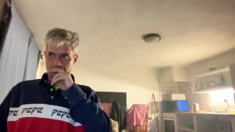 Snapshot of guardiannif_ chatting on March 11, 11:59 pm guardiannif_ online show from March 11, 11:59 pm