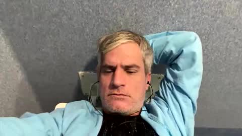 Snapshot of guardiannif_ chatting on September 22, 1:35 pm guardiannif_ online show from September 22, 1:35 pm