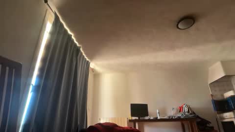 guardiannif_ online show from April 14, 11:16 am