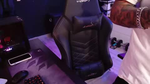 Snapshot of guayaco_ chatting on February 13, 12:23 pm Guayaco online show from February 13, 12:23 pm