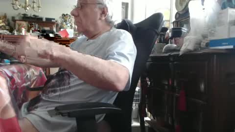 Snapshot of gueraldus chatting on March 11, 4:18 pm guerald online show from March 11, 4:18 pm