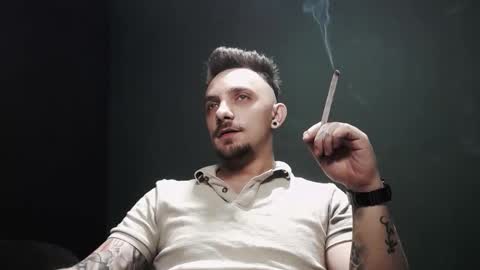 GuessWhatBitch online show from October 5, 7:23 pm