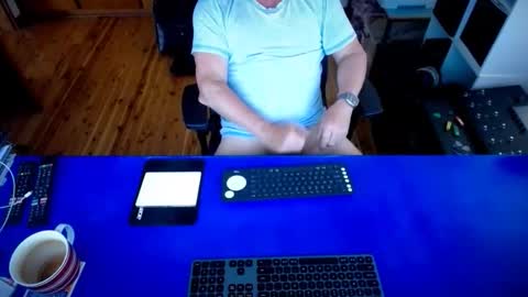 guesswhatigot2 online show from October 25, 2:30 am