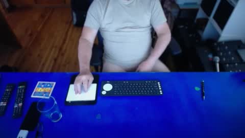 guesswhatigot2 online show from November 23, 4:01 am