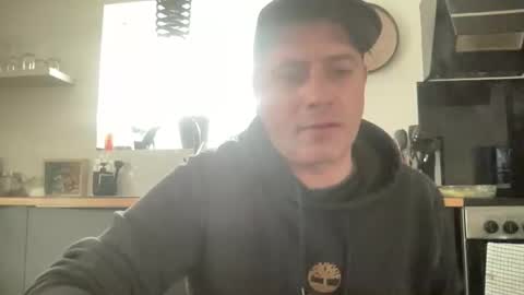 guil0 online show from February 23, 8:06 pm