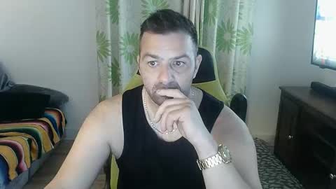 Snapshot of guillaume666286050 chatting on May 31, 7:48 am guillaume666286050 online show from May 31, 7:48 am
