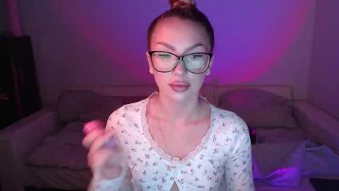 Snapshot of guilty_pleasureee chatting on November 11, 8:53 pm Marta online show from November 11, 8:53 pm