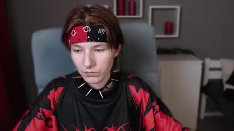 guitarandangell online show from December 18, 6:30 am