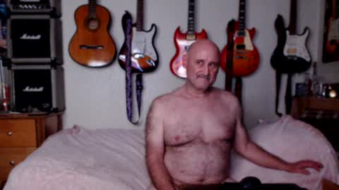 Snapshot of guitarsexgod chatting on January 19, 3:39 am Mario online show from January 19, 3:39 am