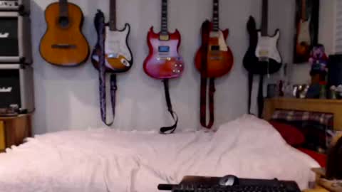 Snapshot of guitarsexgod chatting on January 22, 9:02 am Mario online show from January 22, 9:02 am