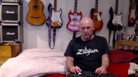 Snapshot of guitarsexgod chatting on January 27, 11:00 am Mario online show from January 27, 11:00 am