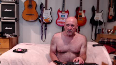 Snapshot of guitarsexgod chatting on January 29, 11:30 am Mario online show from January 29, 11:30 am