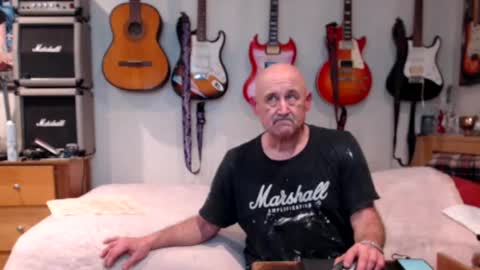 Snapshot of guitarsexgod chatting on February 14, 9:13 am Mario online show from February 14, 9:13 am