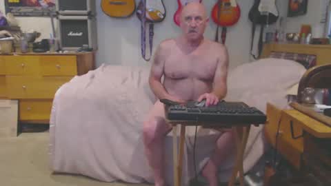 Snapshot of guitarsexgod chatting on February 22, 6:06 am Mario online show from February 22, 6:06 am