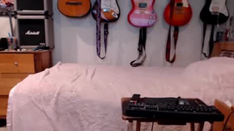 Snapshot of guitarsexgod chatting on February 22, 12:19 pm Mario online show from February 22, 12:19 pm