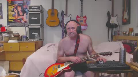 Snapshot of guitarsexgod chatting on March 3, 11:11 am Mario online show from March 3, 11:11 am