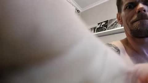 Snapshot of gunnarssonbenni33 chatting on February 15, 9:33 pm gunnarssonbenni33 online show from February 15, 9:33 pm