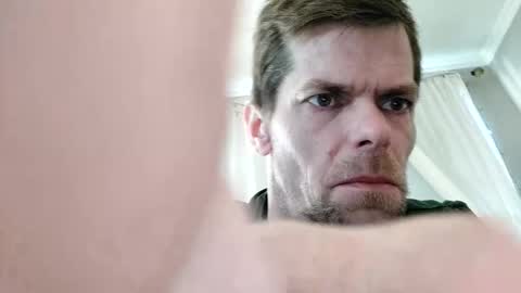 Snapshot of gunnarssonbenni33 chatting on April 18, 7:40 pm gunnarssonbenni33 online show from April 18, 7:40 pm