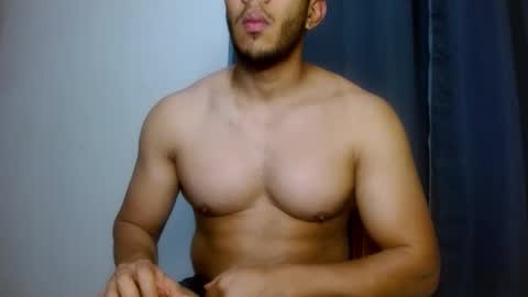 Snapshot of gurushake chatting on February 1, 10:19 pm holl latino online show from February 1, 10:19 pm