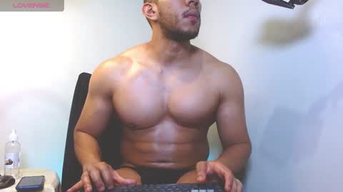 Snapshot of gurushake chatting on July 15, 6:24 pm holl latino online show from July 15, 6:24 pm