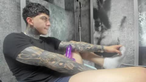 Snapshot of gury_tattoo chatting on May 15, 7:32 pm Gury online show from May 15, 7:32 pm
