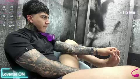 Snapshot of gury_tattoo chatting on June 2, 7:16 pm Gury online show from June 2, 7:16 pm