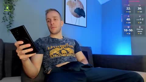 Snapshot of guy_charming chatting on February 27, 12:27 pm Buddy online show from February 27, 12:27 pm