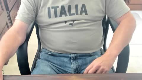 Snapshot of guygdr chatting on November 7, 4:18 pm Guy online show from November 7, 4:18 pm