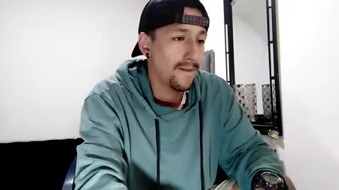 Snapshot of guykarim chatting on December 19, 10:13 am karim online show from December 19, 10:13 am