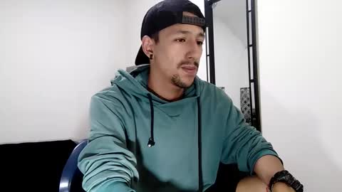 Snapshot of guykarim chatting on December 24, 11:22 pm karim online show from December 24, 11:22 pm