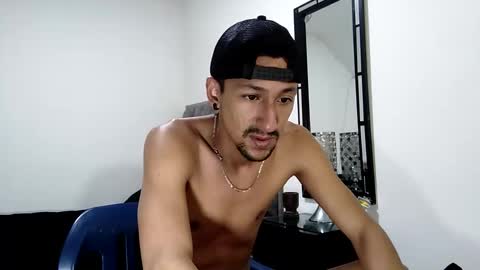 Snapshot of guykarim chatting on December 27, 8:35 am karim online show from December 27, 8:35 am