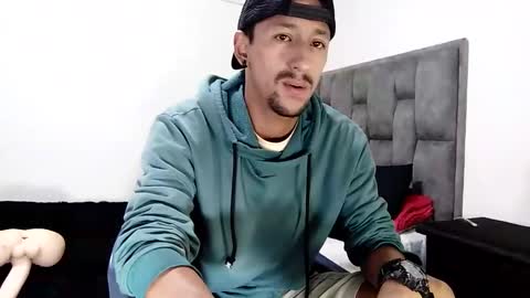 Snapshot of guykarim chatting on February 26, 12:36 pm karim online show from February 26, 12:36 pm