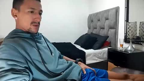 Snapshot of guykarim chatting on March 9, 10:41 am karim online show from March 9, 10:41 am