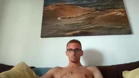 guynextdoor413389 online show from April 3, 6:50 pm